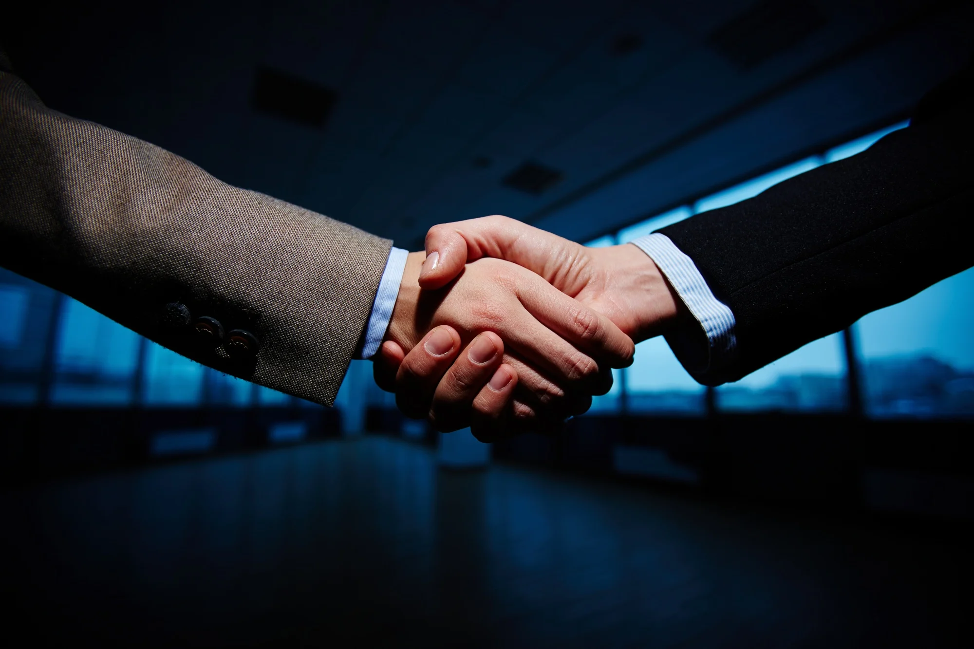 handshake-businessmen